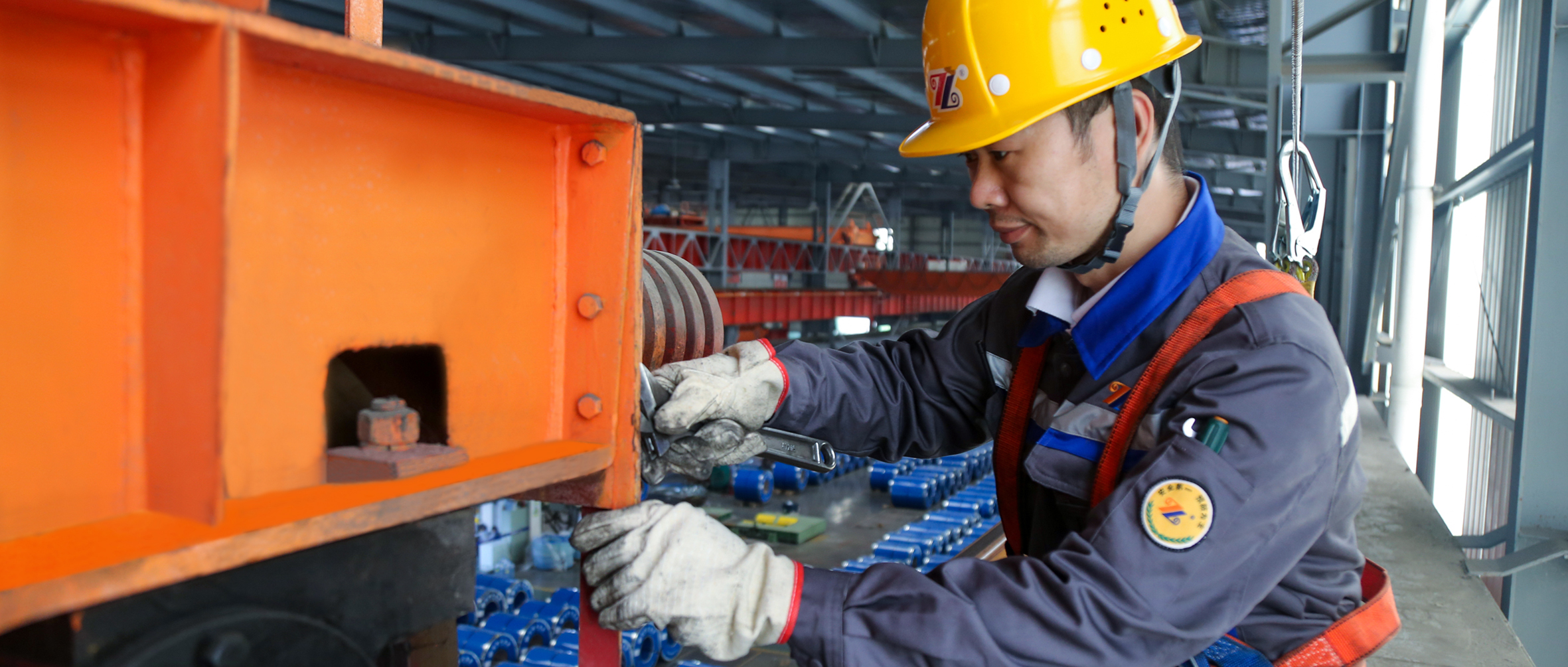 勇毅笃行坚守在一线的行车“守护神”