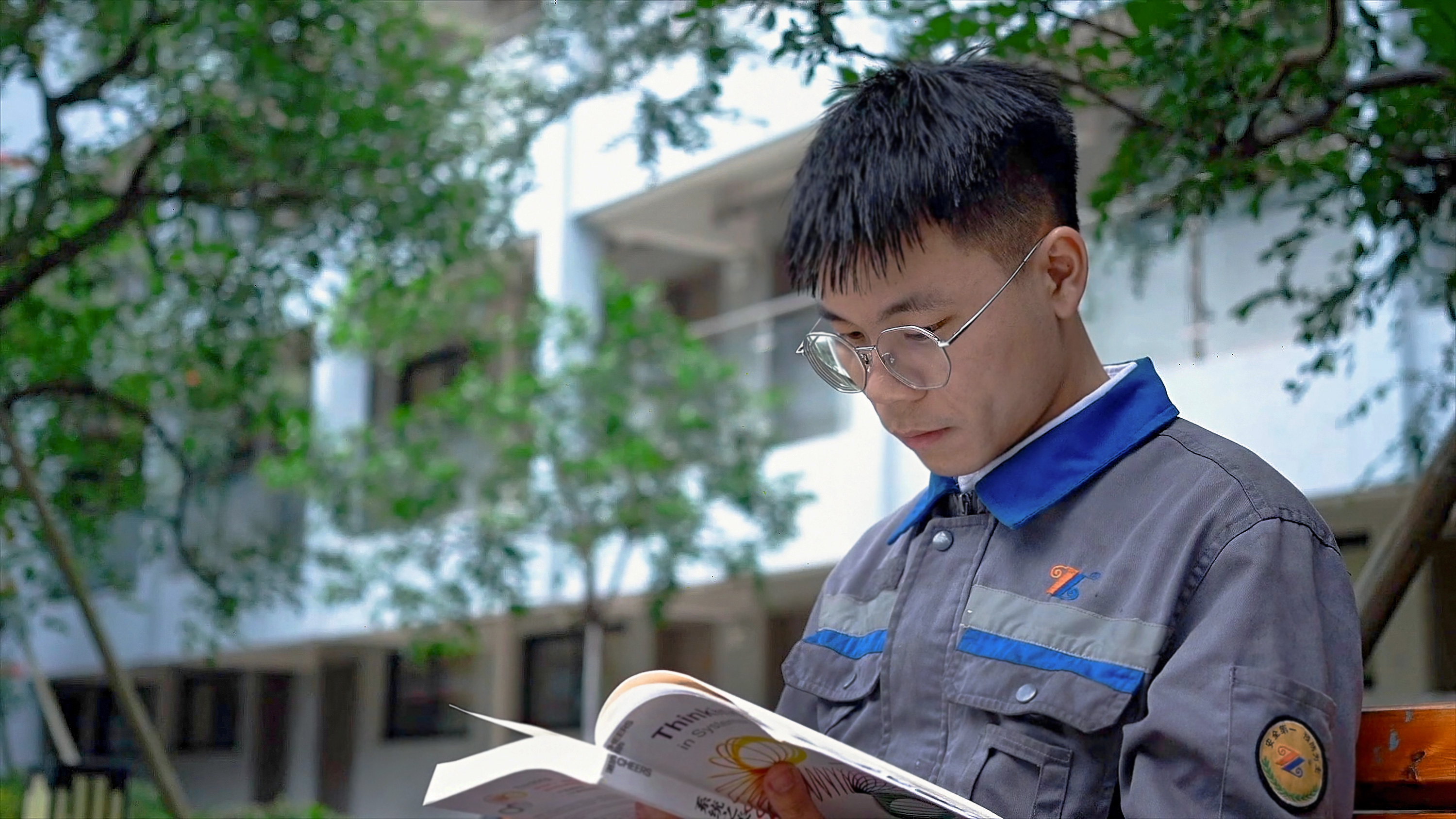 心中有火，眼里有光